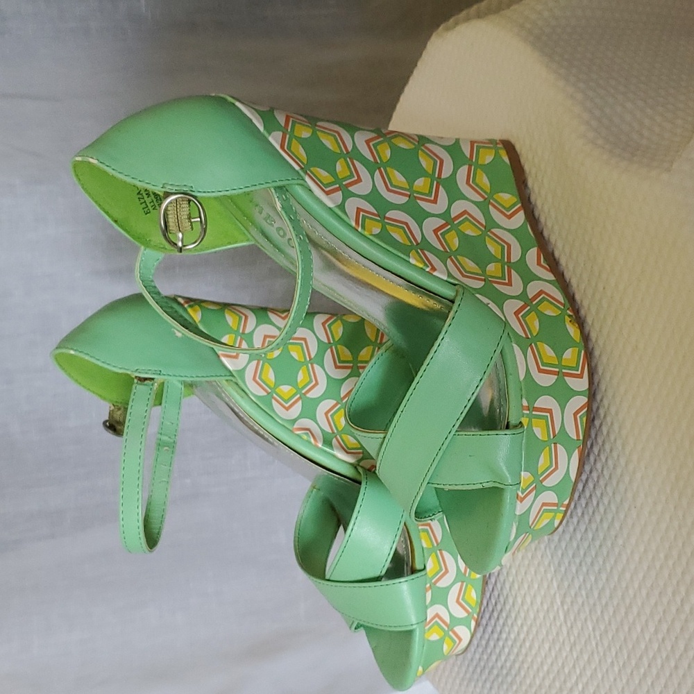 Green platform heels